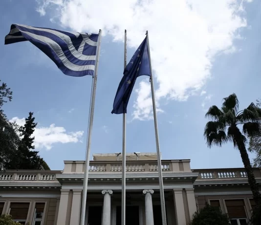 Βαριές σκιές ρίχνει η επιστολή Σκούμα πάνω από Μαξίμου και Κατεχάκη